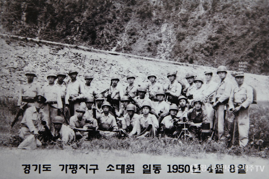 38선 경계근무 때 부대원과