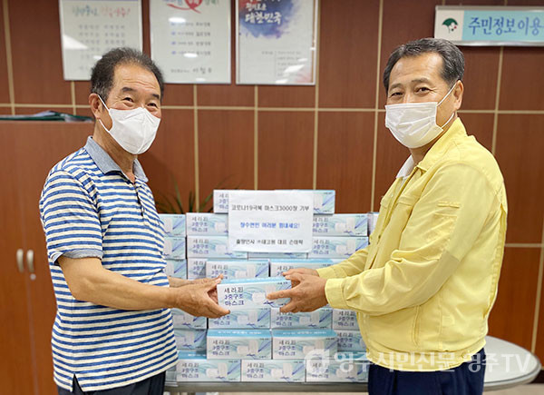 좌측 손태락 ㈜데코원 대표, 우측 김만기 장수면장