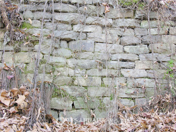 구성산성 동쪽 성벽