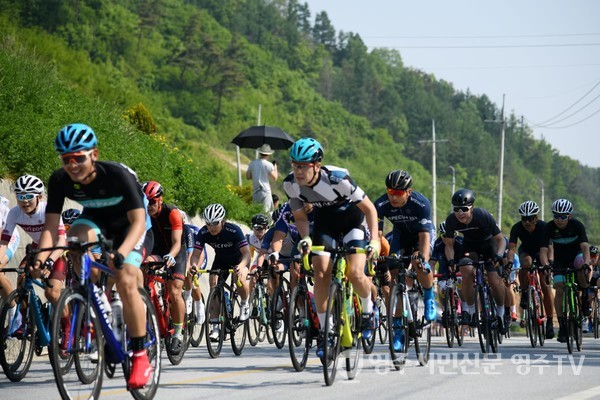 2022 마스터즈 사이클 영주투어가 3년 만에 재개된다. 사진은 2019 마스터즈 사이클 영주 투어의 모습