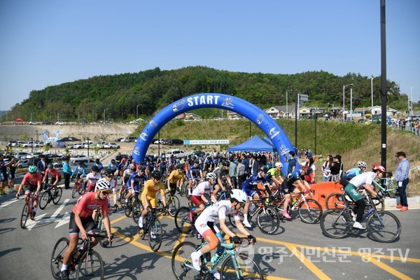 2022 마스터즈 사이클 영주투어가 3년 만에 재개된다. 사진은 2019 마스터즈 사이클 영주 투어의 모습