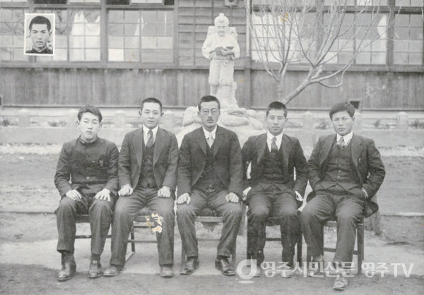 순흥심상소학교 교사 시절(좌측 첫번째, 1939년)
