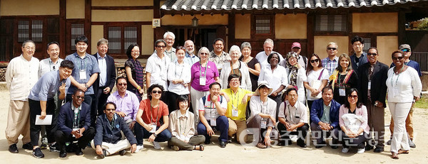 ​​​​​​​세계기독교지도자들 유교 교육(2015.9 무섬 마당넓은집)