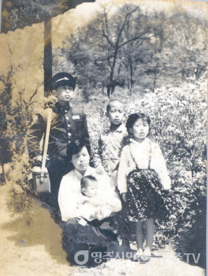 이원식 기자의 가족소풍(1961년 무량수전 앞)