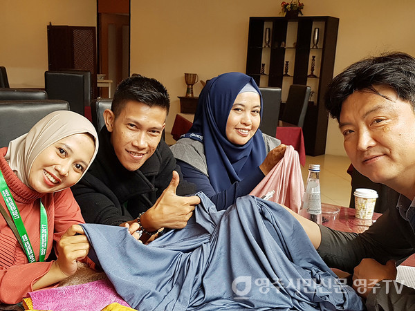 인도네시아 히잡 영업차 방문  