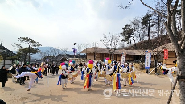 방문객들도 함께 참여한 선비세상 '희망 길놀이 한마당' 모습이다