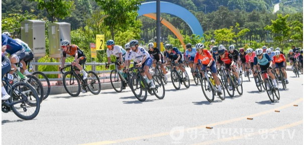 2024 마스터즈 사이클 영주투어 참가 선수들이 경쟁을 타투고 있다