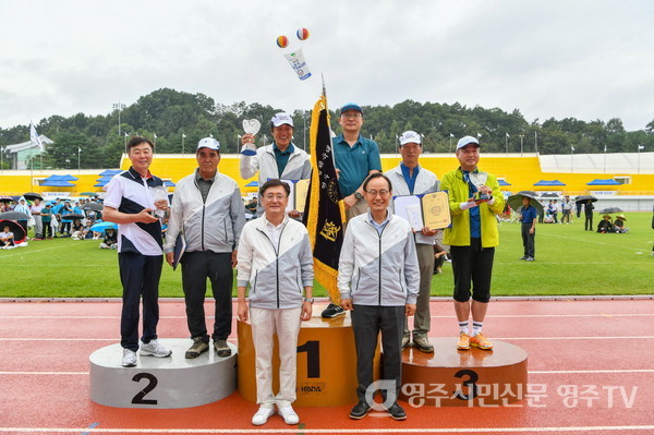 면부 수상 기념 촬영한 모습(우승 문수면, 준우승 장수면, 3위 안정면)