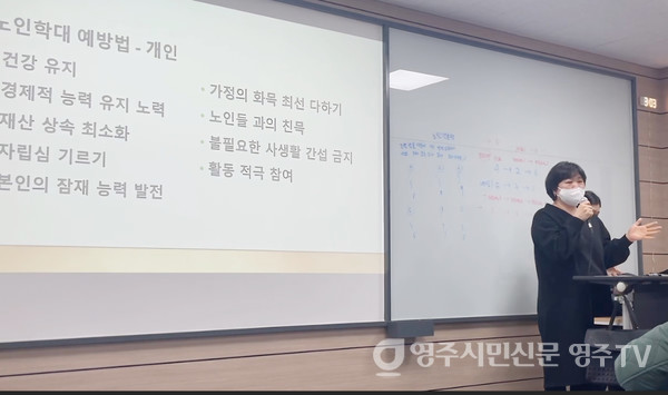 열정적으로 수업에 참여하는 정은미 씨