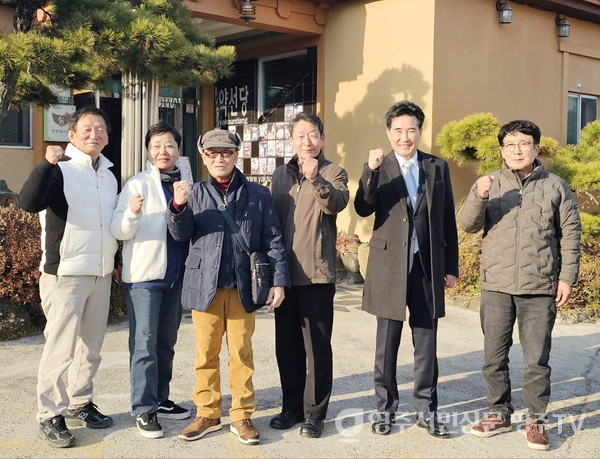 풍기중학교 통합동문회 추진위원들과