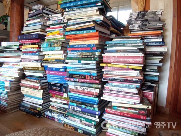 고향집에 있는 정원 관련 외국어 서적들