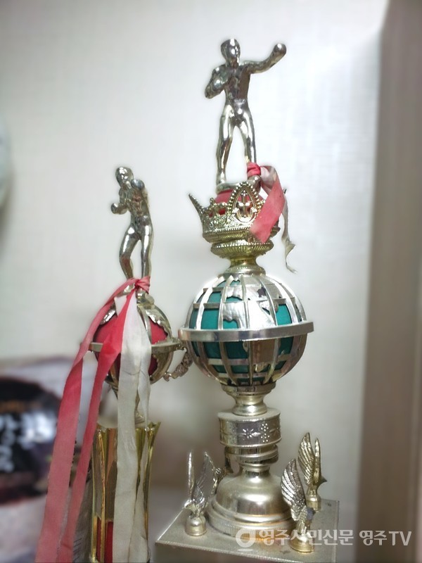 킥복싱 밴텀급 챔피온 트로피