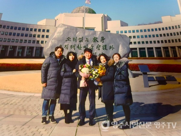 국정원 퇴임식 후 가족들과