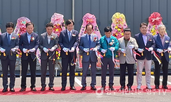최첨단 축산물유통센터 준공식(맨 가운데: 서병국 조합장)