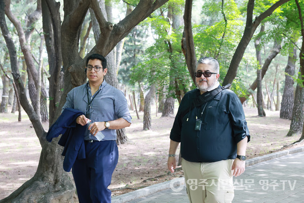 관광(오른쪽 페루 장관) 