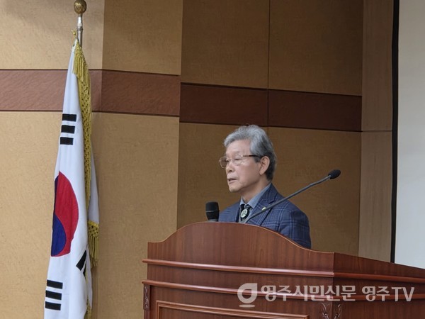 김백 전교가 축사를 하고 있다.