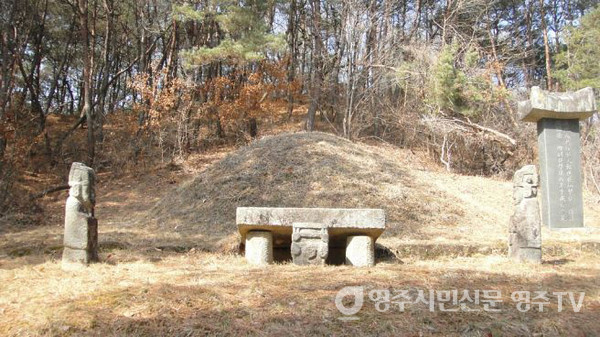 성이성은 이산면 신암리 고향마을 뒷산에 잠들었다