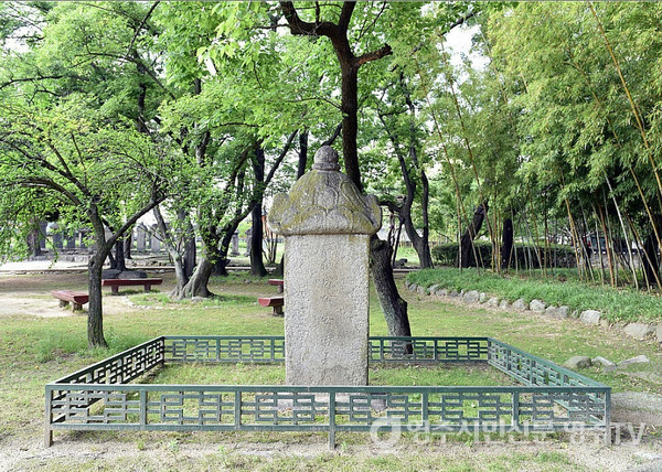 남원 광한루에 세워진 부사 성안의 선정비